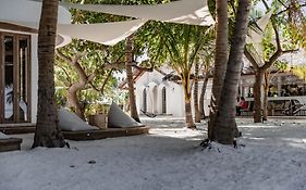 Stone Hotels Dhiffushi 4*